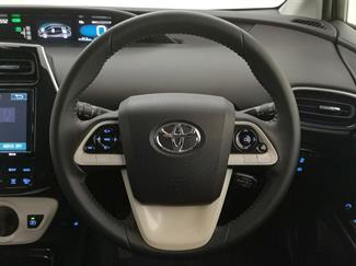 2018 Toyota Prius - Thumbnail