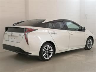 2018 Toyota Prius - Thumbnail