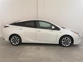 2018 Toyota Prius - Thumbnail