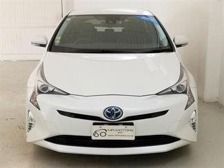 2018 Toyota Prius - Thumbnail