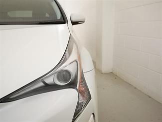 2018 Toyota Prius - Thumbnail