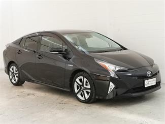 2017 Toyota Prius - Thumbnail