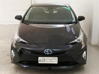 2017 Toyota Prius - Thumbnail