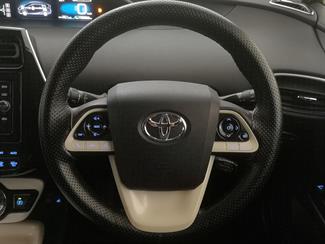 2017 Toyota Prius - Thumbnail