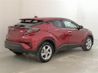 2018 Toyota C-HR - Thumbnail