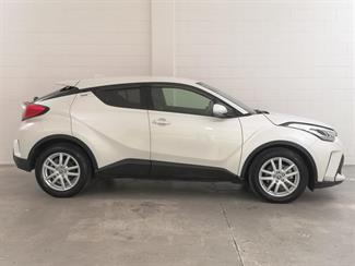 2019 Toyota C-HR - Thumbnail