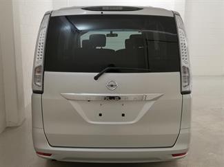 2016 Nissan Serena - Thumbnail