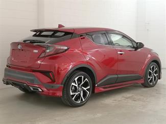 2018 Toyota C-HR - Thumbnail