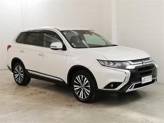 2018 Mitsubishi Outlander - Thumbnail