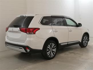 2018 Mitsubishi Outlander - Thumbnail