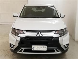 2018 Mitsubishi Outlander - Thumbnail