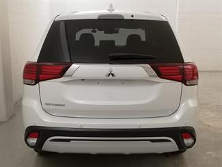 2018 Mitsubishi Outlander - Thumbnail