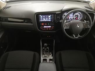 2018 Mitsubishi Outlander - Thumbnail