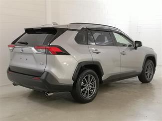 2021 Toyota RAV4 - Thumbnail