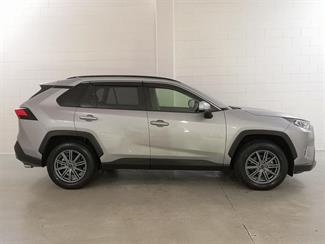 2021 Toyota RAV4 - Thumbnail