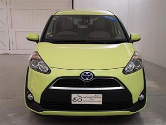 2017 Toyota Sienta - Thumbnail