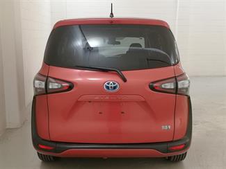 2016 Toyota Sienta - Thumbnail