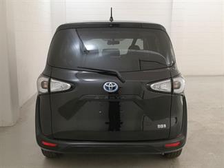 2015 Toyota Sienta - Thumbnail