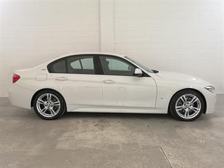 2018 BMW 330e - Thumbnail