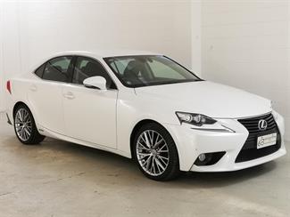 2013 Lexus IS 300H - Thumbnail