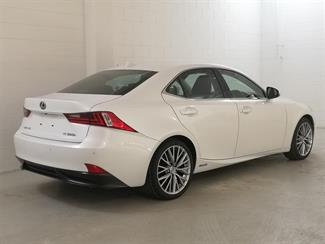 2013 Lexus IS 300H - Thumbnail