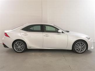 2013 Lexus IS 300H - Thumbnail