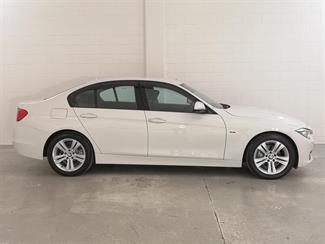 2012 BMW 320i - Thumbnail