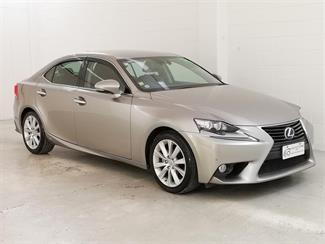 2013 Lexus IS 300H - Thumbnail