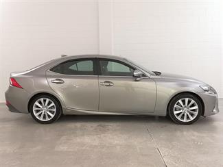 2013 Lexus IS 300H - Thumbnail