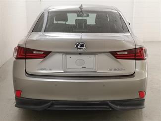 2013 Lexus IS 300H - Thumbnail