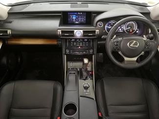 2013 Lexus IS 300H - Thumbnail