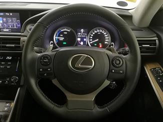 2013 Lexus IS 300H - Thumbnail