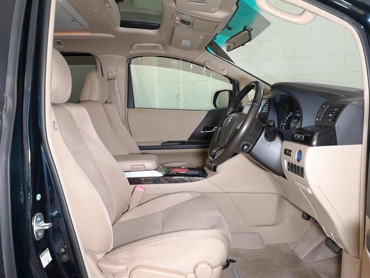 2014 Toyota Alphard