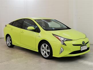 2016 Toyota Prius - Thumbnail