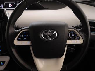 2016 Toyota Prius - Thumbnail