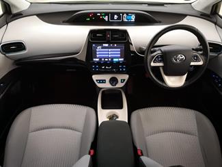 2016 Toyota Prius - Thumbnail