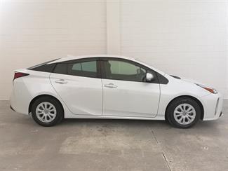 2021 Toyota Prius - Thumbnail