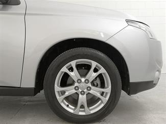 2013 Mitsubishi Outlander - Thumbnail