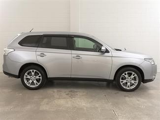 2013 Mitsubishi Outlander - Thumbnail