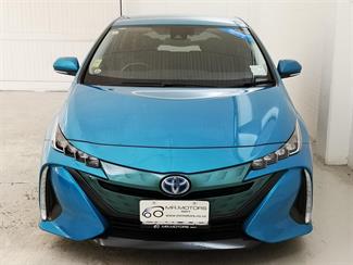 2017 Toyota Prius - Thumbnail