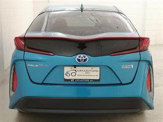 2017 Toyota Prius - Thumbnail