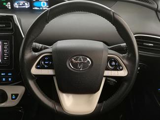 2017 Toyota Prius - Thumbnail