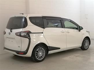 2015 Toyota Sienta - Thumbnail