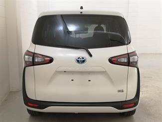 2015 Toyota Sienta - Thumbnail