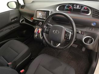 2015 Toyota Sienta - Thumbnail