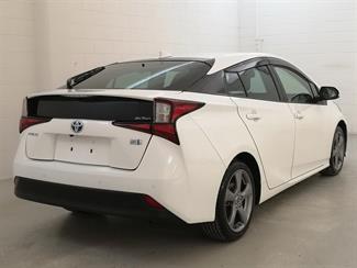 2021 Toyota Prius - Thumbnail