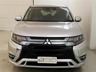 2020 Mitsubishi Outlander - Thumbnail