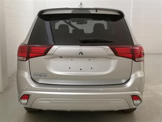 2020 Mitsubishi Outlander - Thumbnail