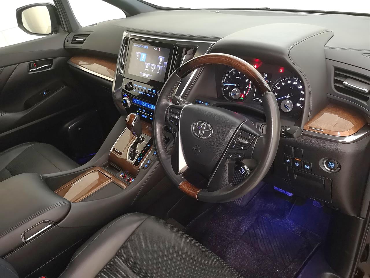 2015 Toyota Vellfire