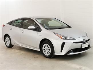 2020 Toyota Prius - Thumbnail